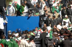 الأنصار يقتحمون بوابات ملعب 5 جويلية ويدخلون مجانا