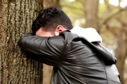 تريدني عينا تحرس ابنتها الفاتنة وأنا نفسي مفتون بجمالها