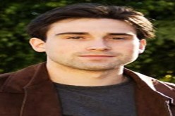 نجل اوليفر ستون يعتنق الإسلام في إيران