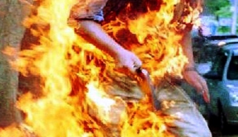 وفاة شاب‮ '' ‬تبسي‮''  ‬بعد شهرين من حرق نفسه