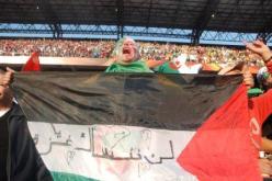 رفع الآذان وأداء صلاة العصر جماعة يخلع الأمريكان