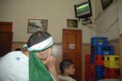 غـزال و شـاوشـي يـحـولان مـقـاهـي الـجــزائـر مـن أعــــراس إلـى مـقـابـر