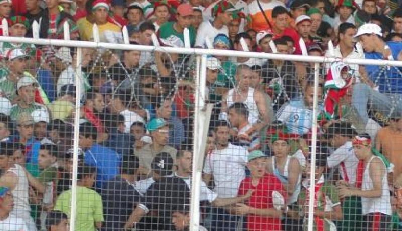 الأنصار يتهجمون على لاعبي العميد في التدريبات ويطالبون برحيل المدرب