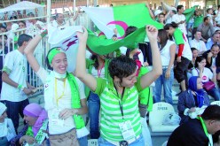 جاك بومبارد أول رئيس بلدية يمضي على القرار ويصرح:لا يمكن حمل الأعلام الأجنبية في الملاعب بمقاطعة أورانج