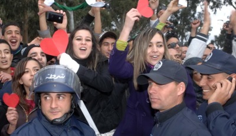 “البابيشات” يحاصرن “الخضر”