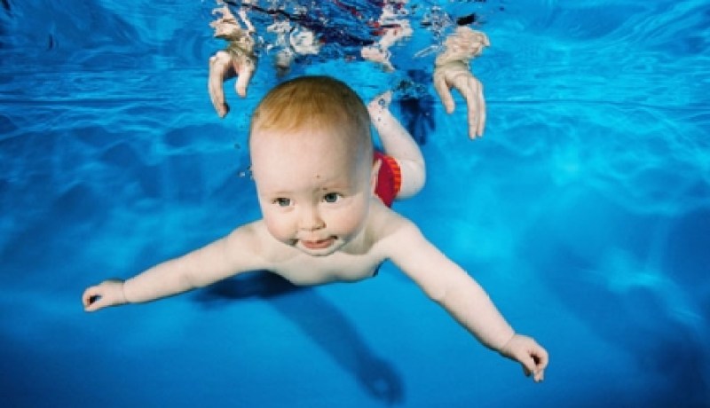 علموا أبنائكم السباحة..