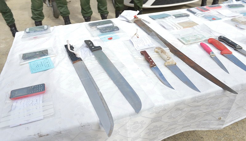 عصابة تقتحم منزل مواطن وتعتدي على أفراد عائلته بالأسلحة البيضاء في بني مراد