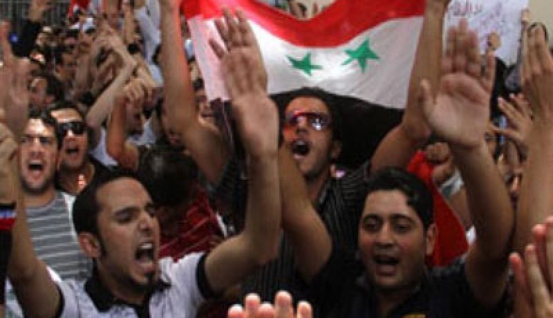 ناشطون سوريون يدعون للتظاهر اليوم ردًا على قصف النظام لعدة مدن