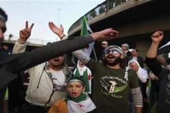 العرب يدعمون المعارضة السورية مع استئناف قصف حمص