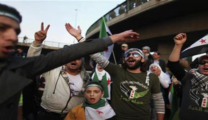 العرب يدعمون المعارضة السورية مع استئناف قصف حمص