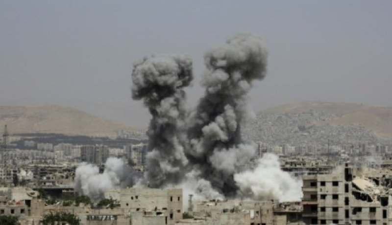 مقتل 73 مدنيا في ضربات جوية بمحافظة إدلب السورية