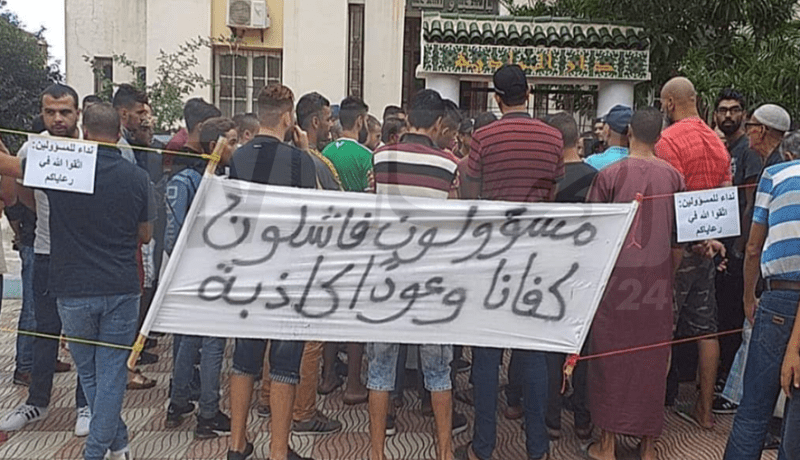 مواطنون يغلقون مقر بلدية عين تاغورايت بتيبازة ويمنعون المير من المغادرة