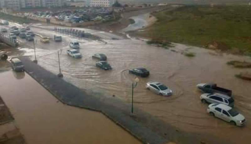 بالفيديو.. أمطار طوفانية تغرق تبسة