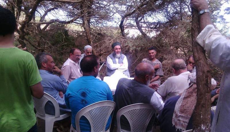 بالصور مداني مزراق وأنصاره يتحدون السلطات في مستغانم