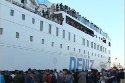 وصول سفينة الى مصراته لاجلاء عمال اجانب