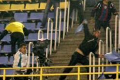 الاتحادية الجزائرية لكرة القدم تطالب الأمن بالقضاء على العنف بالملاعب