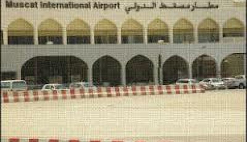 إغلاق مطار مسقط الدولي بعد هبوط اضطراري لطائرة باكستانية