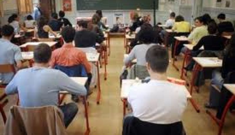 إعفاء الطلبة والمقيمين بالخارج من الرقابة ودفع الرسوم الجمركية