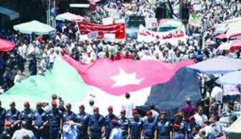 آلاف الاردنيين يتظاهرون ضد رفع الاسعار مطالبين باصلاح النظام