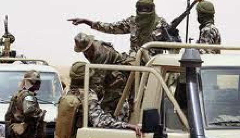 عشرات القتلى بمعارك بين طوارق واسلاميين وفرنسا ترفض التفاوض مع الارهاب