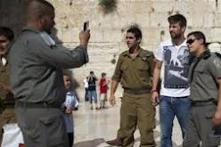 نادي برشلونة يقتل “عشاقه العرب والمسلمين”…ويزدريهم