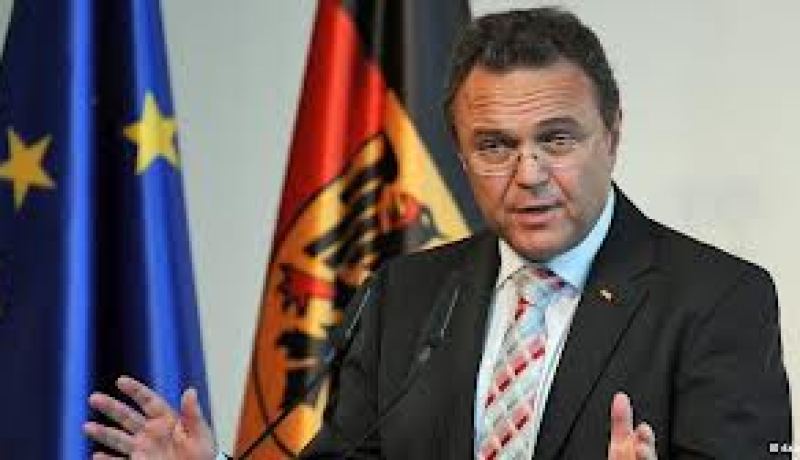 وزير الداخلية الالماني ضد حظر نشاط حزب النازيين الجدد