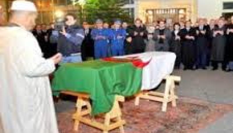 جمع غفير من كبار موظفي الدولة يشيعون والي عنابة إلى مثواه الأخير