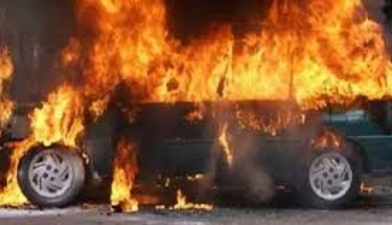 ملثمون يشعلون النيران في 23 سيارة بتركيا