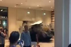 بالفيديو.. دبابة تخترق دبي مول