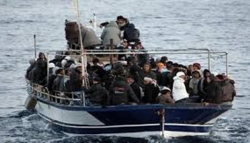 وصول عشرات اللّاجئين إلى جزيرة كوس اليونانية