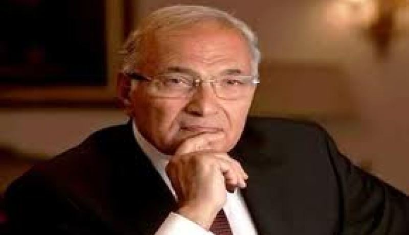 أحمد شفيق على قائمة المطلوبين في مطار القاهرة