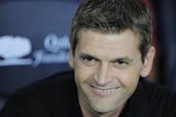 فيلانوفا يعود للإشراف على تدريبات فريق برشلونة الإسباني