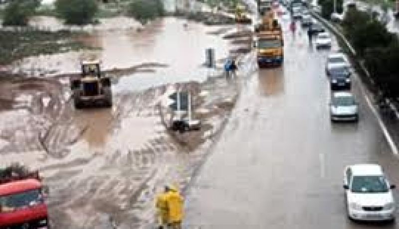 عدة طرق مقطوعة أمام حركة المرور بسبب التقلبات الجوية