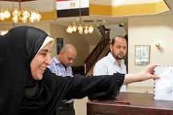 النتائج الاولية للمرحلة الاولى من الاستفتاء في مصر تظهر تأييده