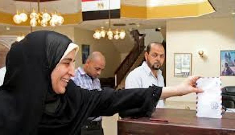 النتائج الاولية للمرحلة الاولى من الاستفتاء في مصر تظهر تأييده