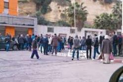 سكان حي طريق سيدي عبد القـــادر بن جبـــار يغلقــون الطريق المزدوج في معسكر