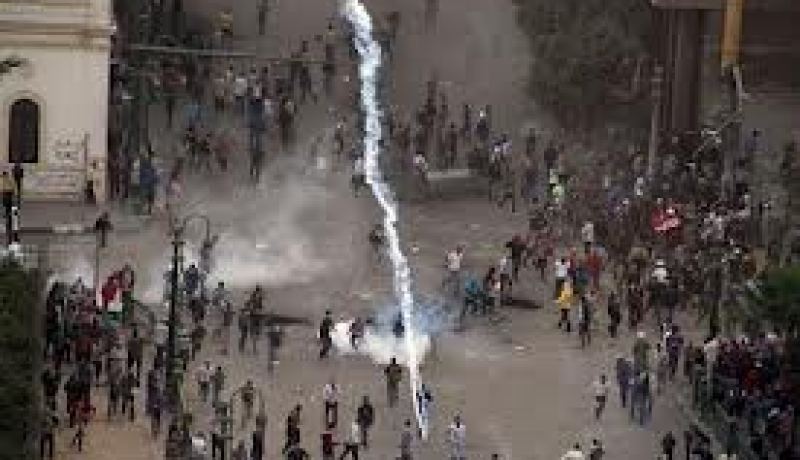 مظاهرة أمام منزل مرسى بالزقازيق.. والإخوان ينفون اقتحام مقارهم