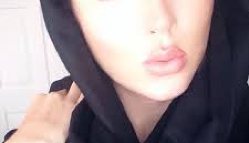 أجمل مسلمة بريطانية تروي حكايتها مع الإسلام