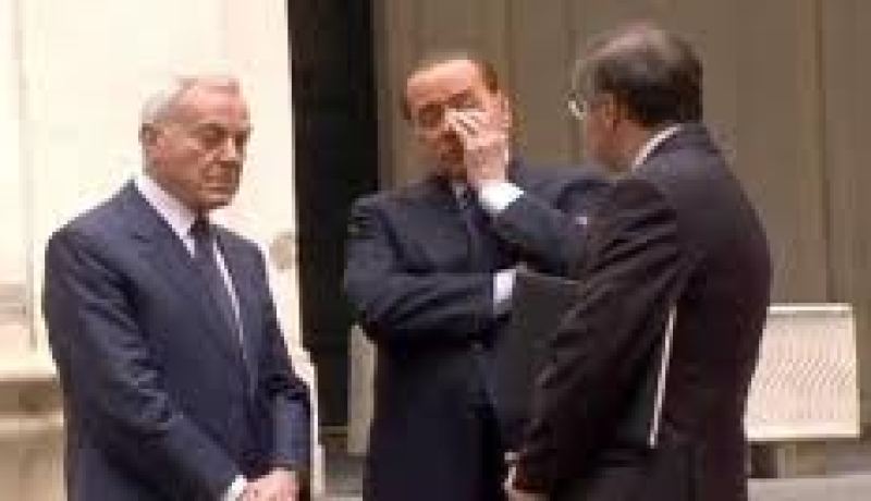 يطاليا تشهد هزة مالية بعد استقالة مونتي وعودة برلوسكوني السياسية