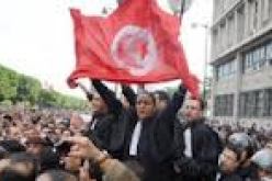 خلافات تدفع لحل لجنة خبراء ثورة تونس