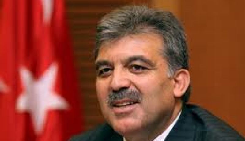 غول يدعو السياسيين إلى إنهاء صياغة الدستور الجديد للبلاد خلال العام الحالي