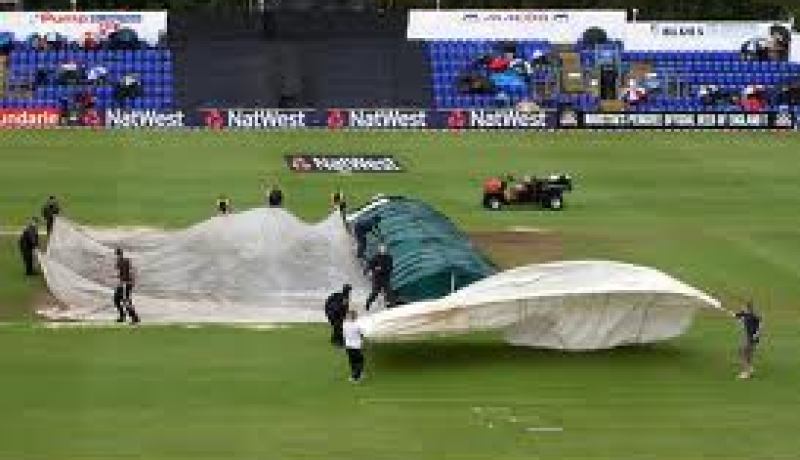 طرد مدرب أمريكي بسبب إعطاء تعليمات للاعبين بالإسبانية