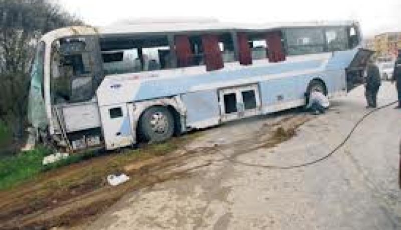 6 جرحي في حادث انحراف حافلة لنقل الطلبة عن مسارها بتيجلابين