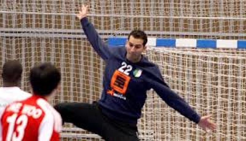 الحارس عبد المالك سلاحجي يعلن اعتزاله دوليا