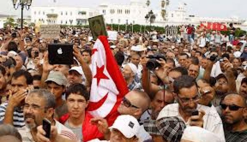 تظاهرة ضد الفساد أمام مقر الحكومة التونسية