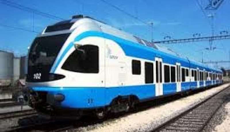 ثلاثة قطارات خاصة لنقل 4000 مناصر