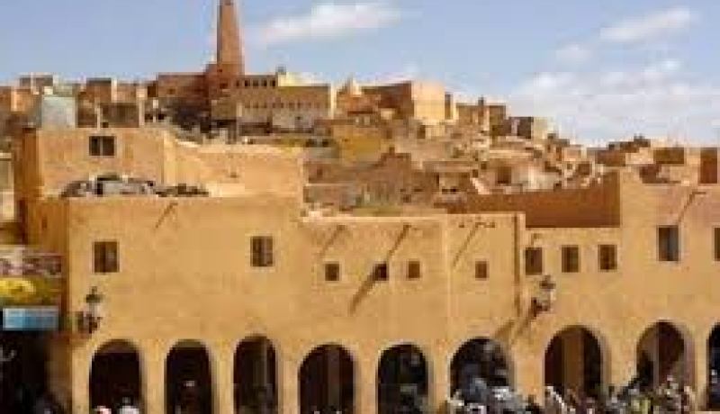 مناوشات وأعمال عنف بين مجموعات من الشباب وقوات حفظ النظام بوادي ميزاب في غرداية