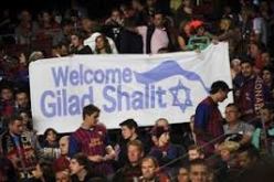 برشلونة ينفي دعوة شاليط للقاء “الكلاسيكو