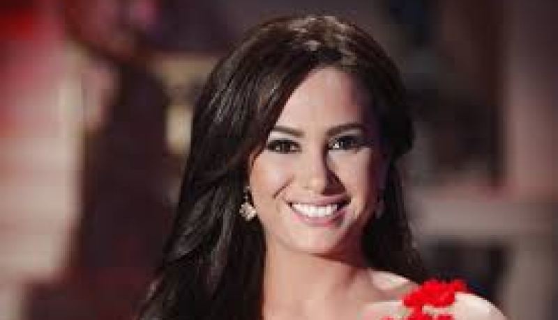 الفنانة التونسية هند صبري تجيز التعّرض للرسول بالسخرية بذريعة حرية التعبير