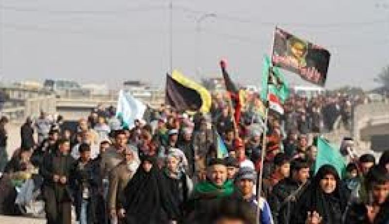مئات العراقيين العالقين داخل الأردن يتظاهرون مطالبين بفتح منفذ طريبيل الحدودي